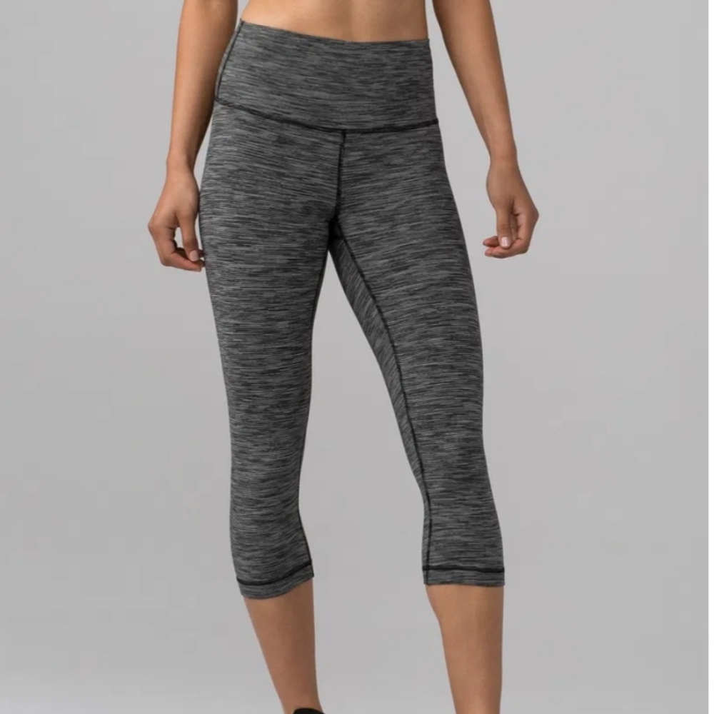 Lululemon Wunder Under Crop II Space dye Black Slate. Size 8